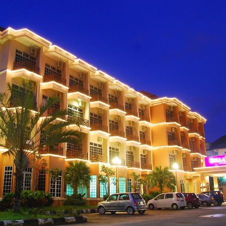 Bella Vista Express Hotel Pantai Cenang  Bagian luar foto