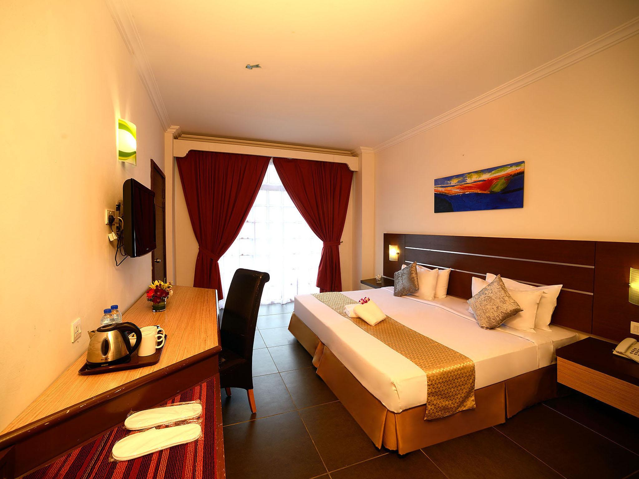 Bella Vista Express Hotel Pantai Cenang  Bagian luar foto