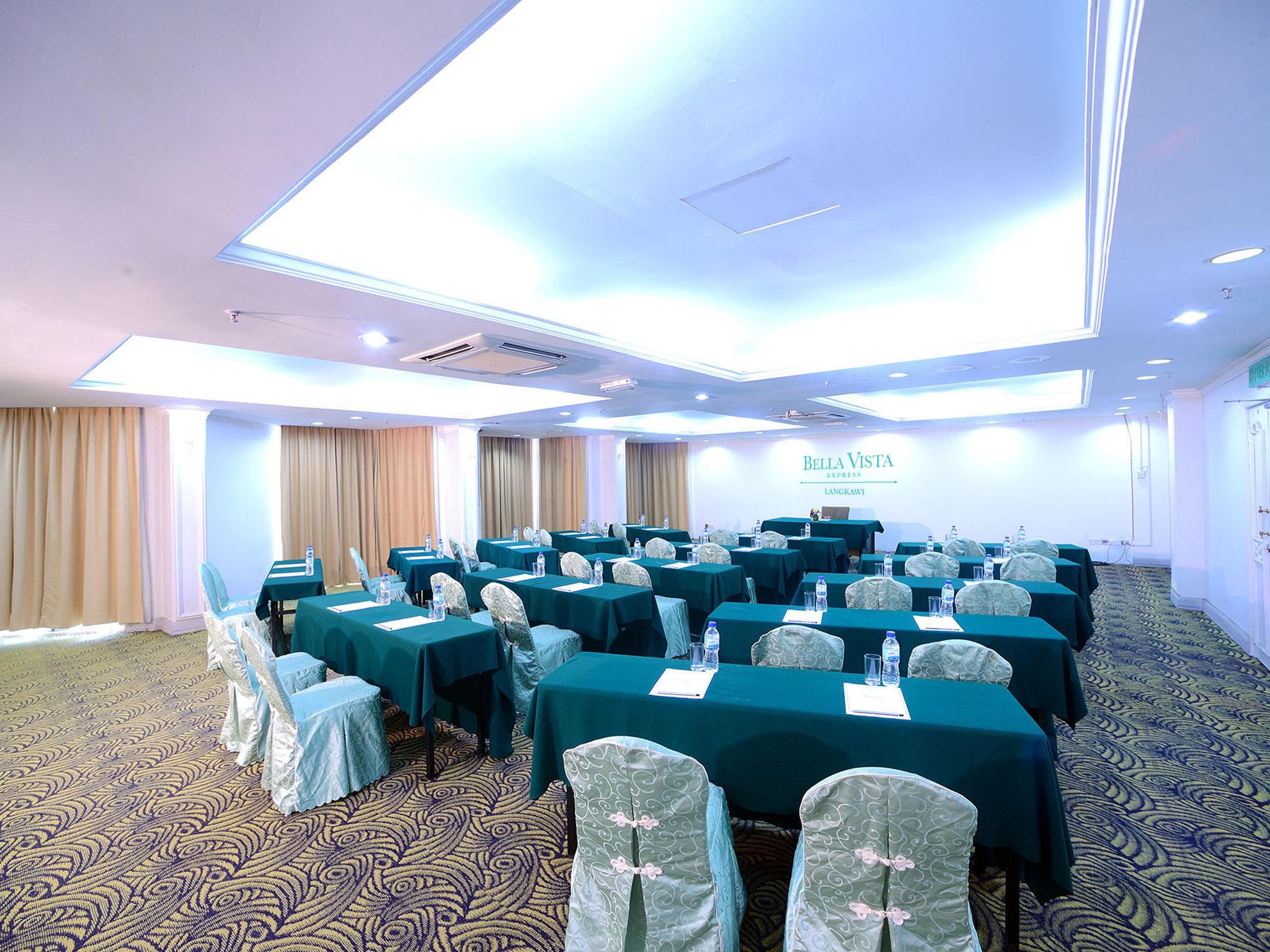Bella Vista Express Hotel Pantai Cenang  Bagian luar foto