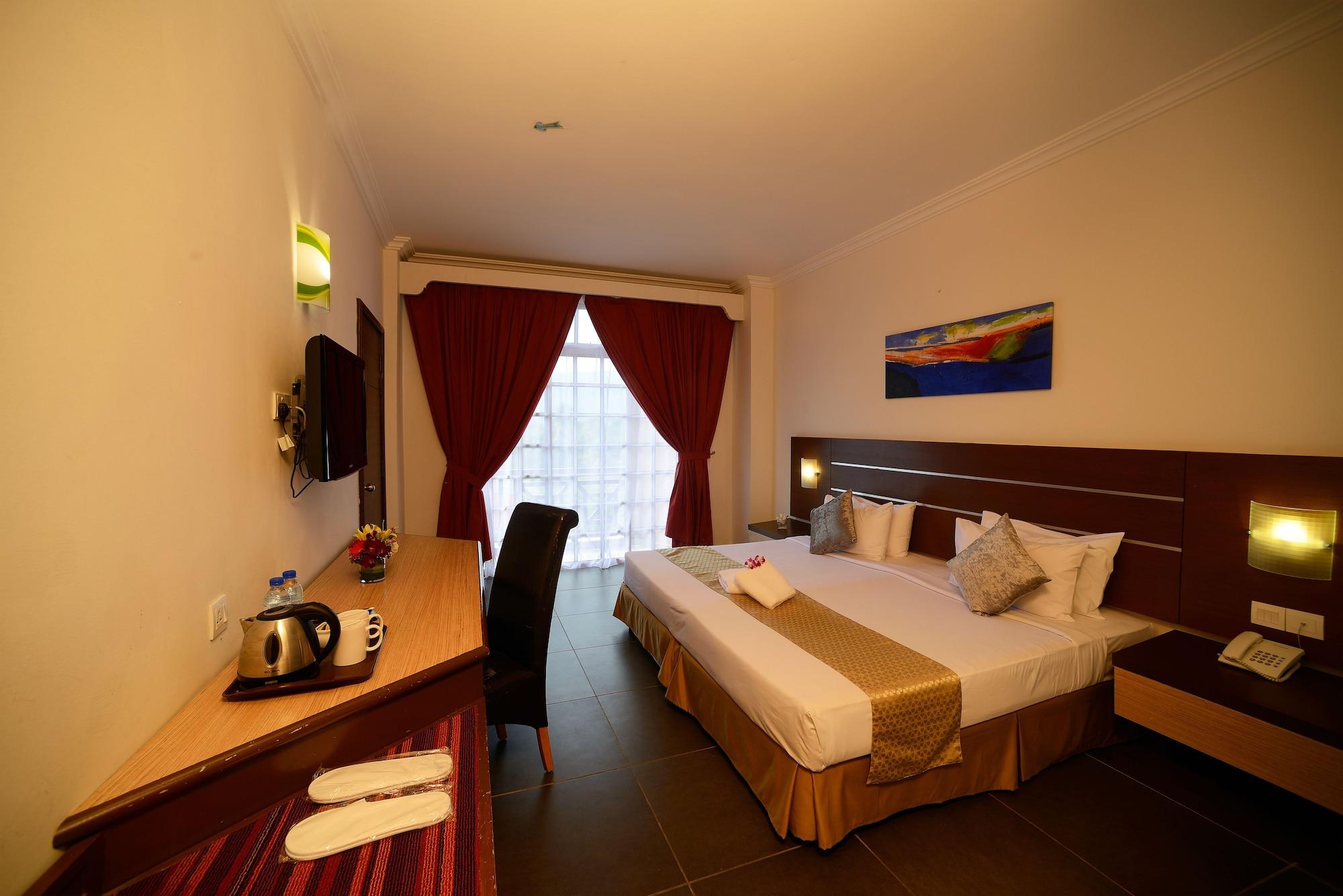 Bella Vista Express Hotel Pantai Cenang  Bagian luar foto