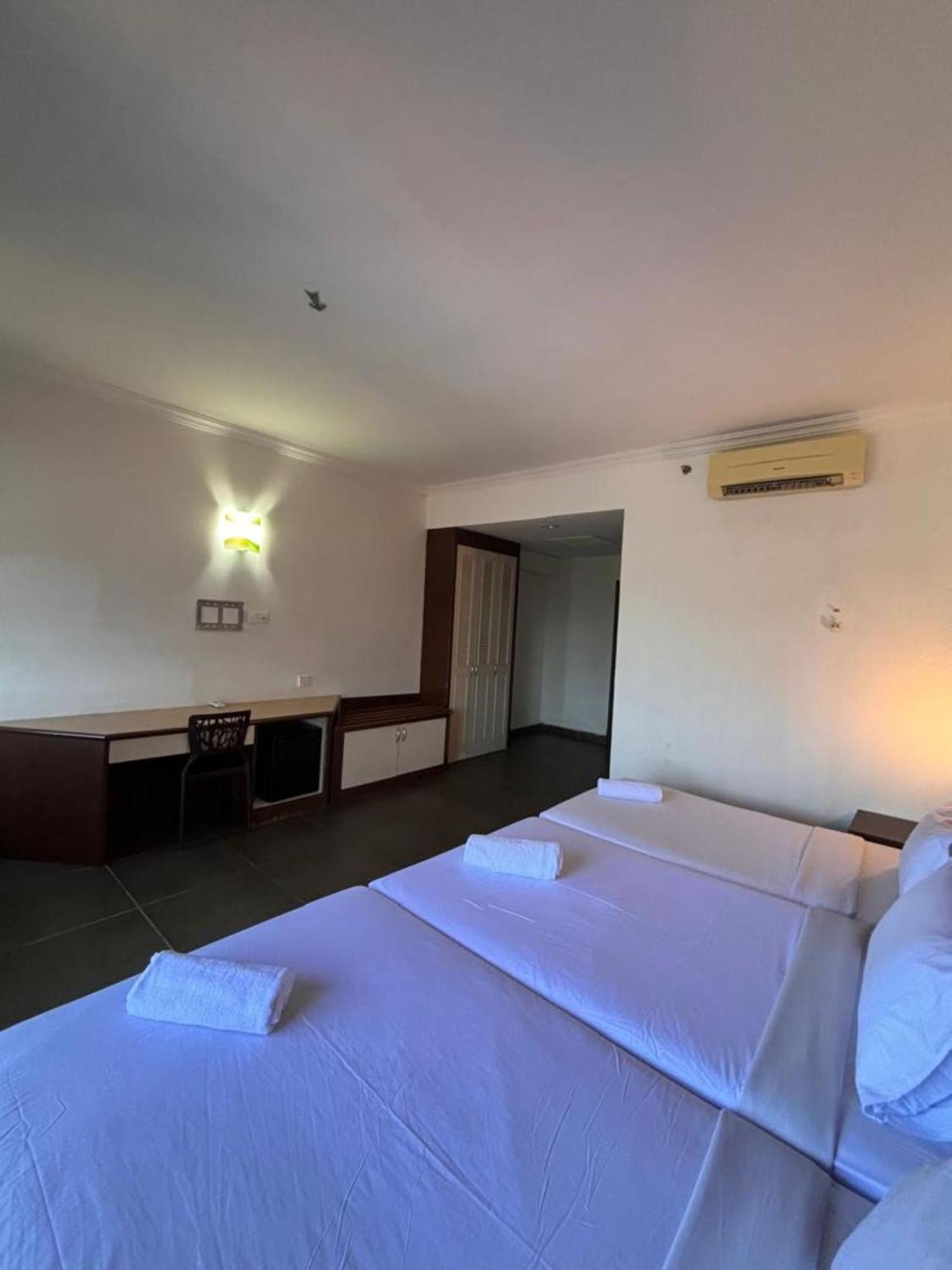 Bella Vista Express Hotel Pantai Cenang  Bagian luar foto
