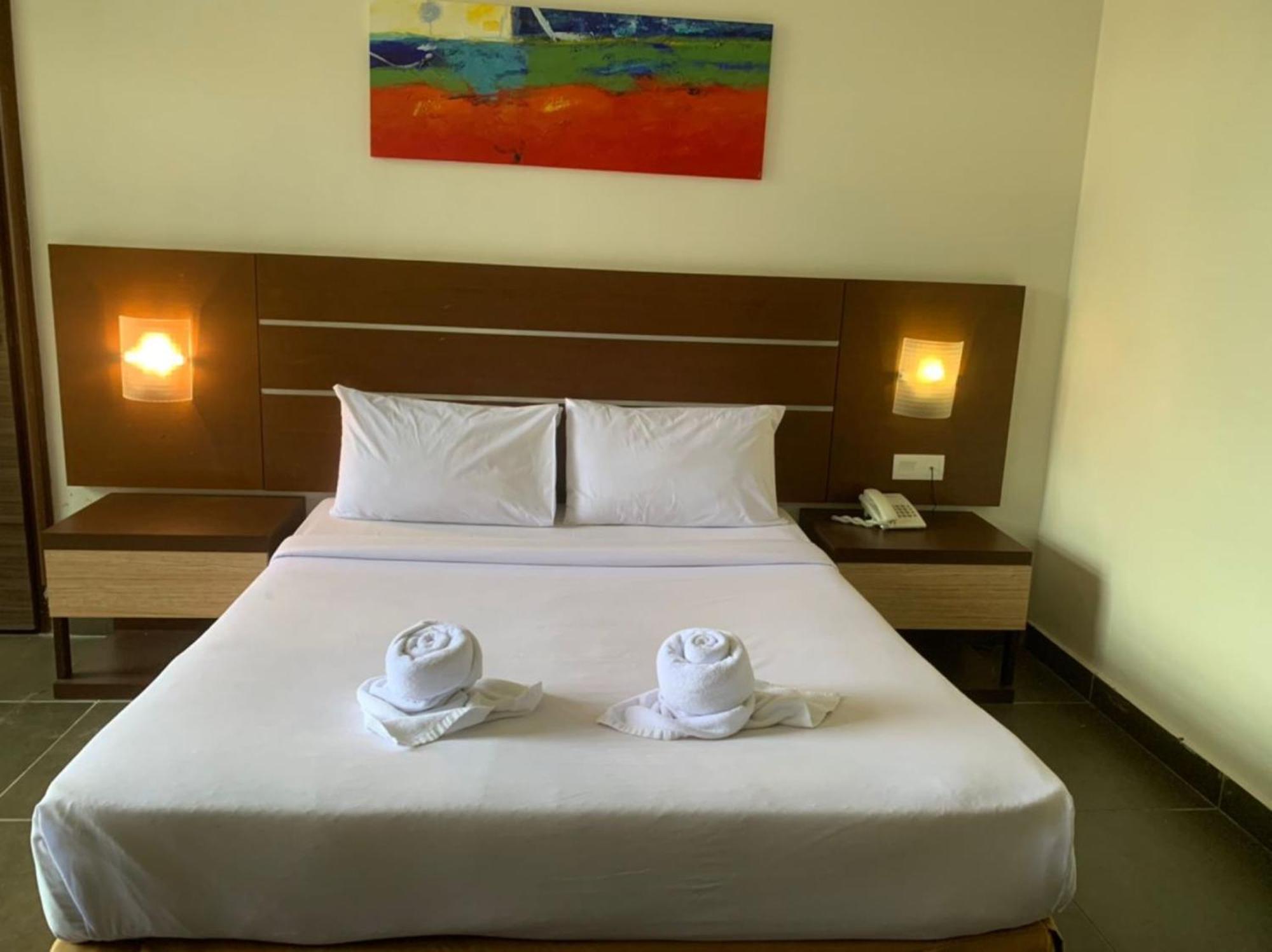 Bella Vista Express Hotel Pantai Cenang  Bagian luar foto