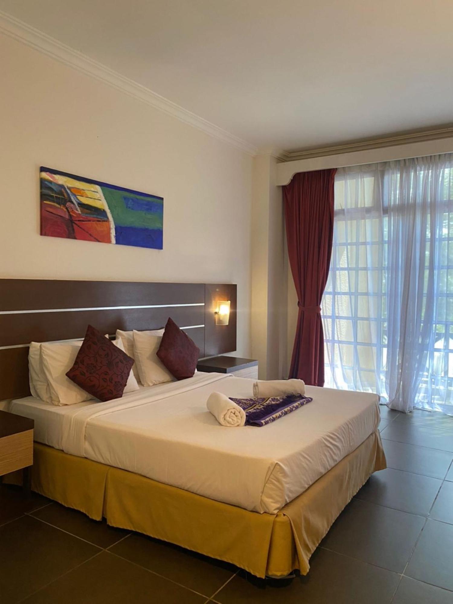 Bella Vista Express Hotel Pantai Cenang  Bagian luar foto