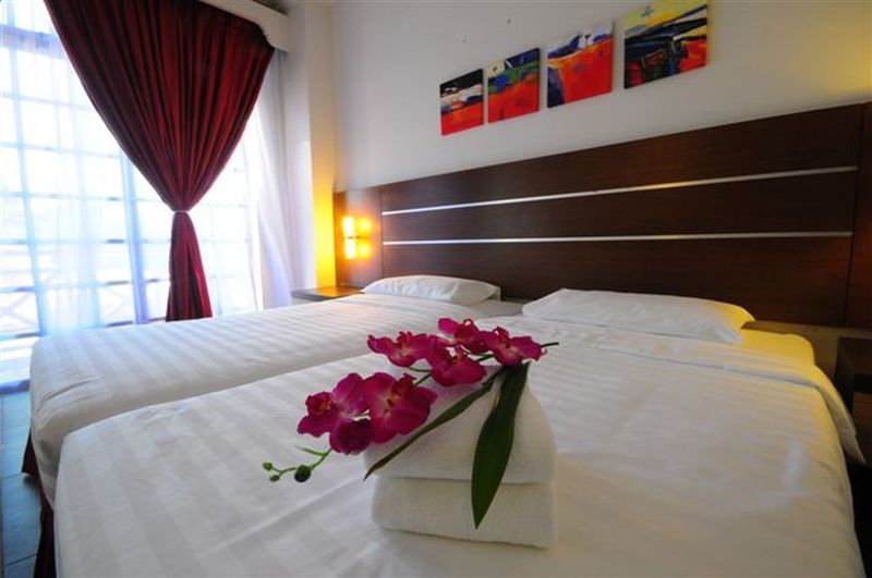 Bella Vista Express Hotel Pantai Cenang  Bagian luar foto