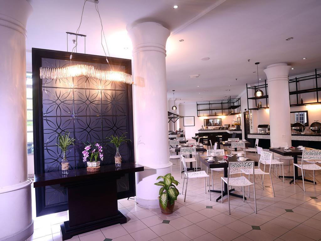 Bella Vista Express Hotel Pantai Cenang  Bagian luar foto