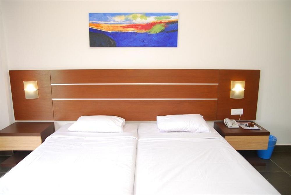 Bella Vista Express Hotel Pantai Cenang  Bagian luar foto