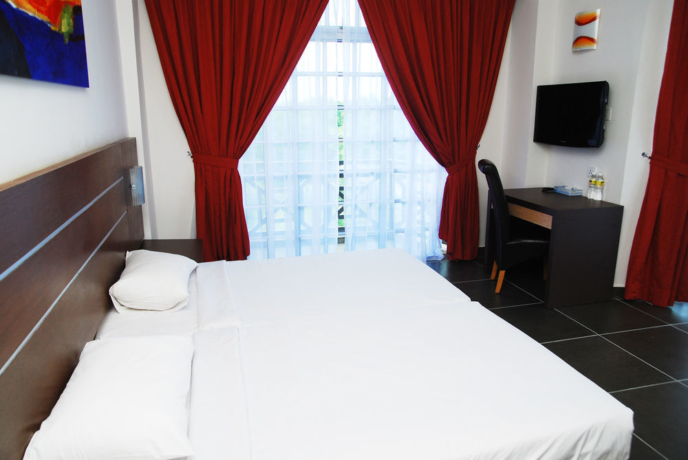 Bella Vista Express Hotel Pantai Cenang  Bagian luar foto