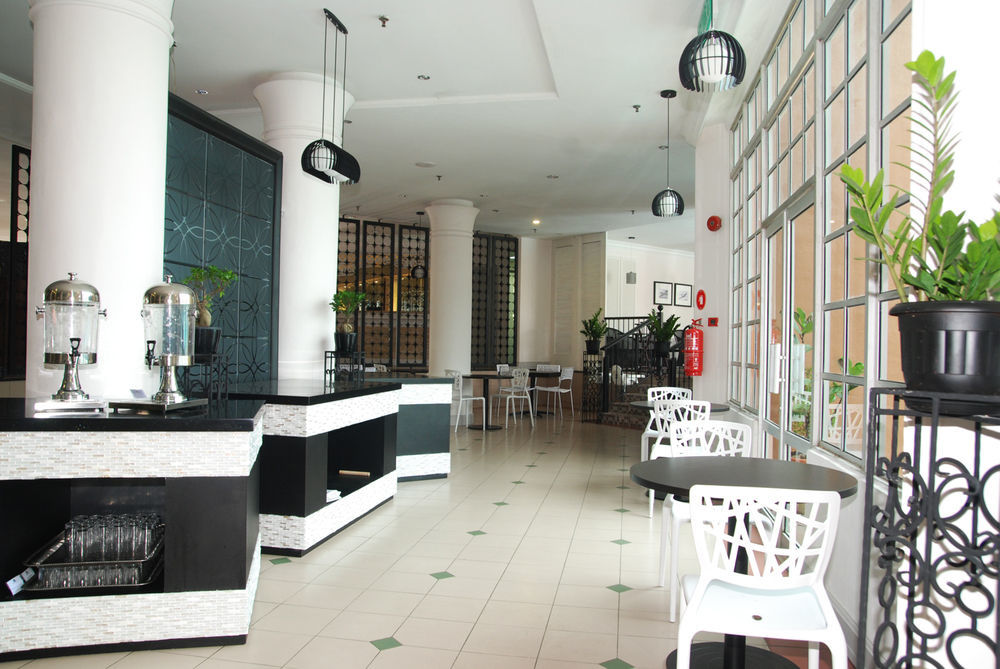Bella Vista Express Hotel Pantai Cenang  Bagian luar foto